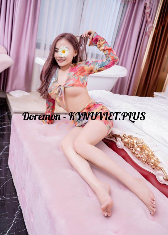 uyen-linh-hot-girl-2k1-de-thuong-duyen-dang-body-nuot-nong-bong-2146729-original.jpg